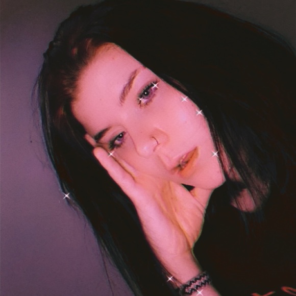 🖤Get To Know Me🖤 - Picture 2 of 3